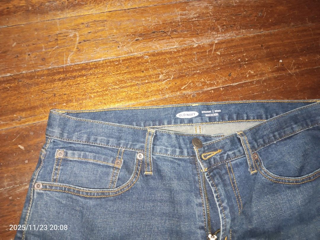 Old Navy Straight Jeans 33x36 (Category: Jeans) located in Mandaluyong City. Submitted by quickbee (Listing ID 1405845284, Image 3). Description: - Old Navy straight jeans for men - Size: 33x36 on tag - Actual measurements on tape shown in pictures - Classic blue wash - Button and zipper closure - Front and back pockets - Material: Cotton blend.