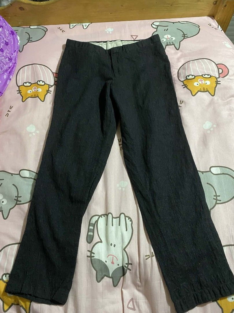 Onesimus Low Rise Black Trouser (Category: Trousers) located in Taguig. Submitted by tan0115 (Listing ID 1405837487, Image 1). Description: - Black straight-leg pants - Button and zipper closure - Made of woven fabric - Front and back pockets Measurement: Waist: 30" Length: 34 ".