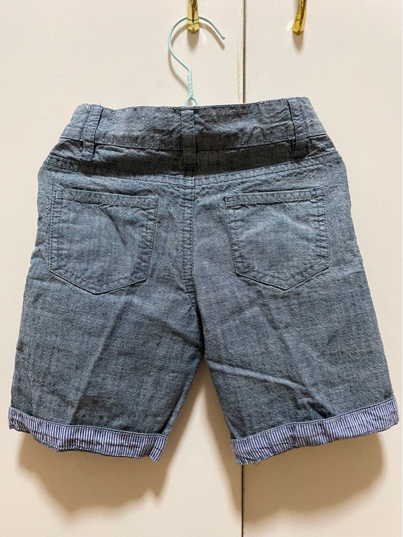 Oshkosh B'gosh Shorts (Category: Babies & Kids Fashion) located in Mexico. Submitted by kjoybernabe (Listing ID 1405871975, Image 2). Description: Oshkosh B'gosh shorts Size - Medium (3-5 y/o) Color - Blue RFS - outgrown/decluttering.