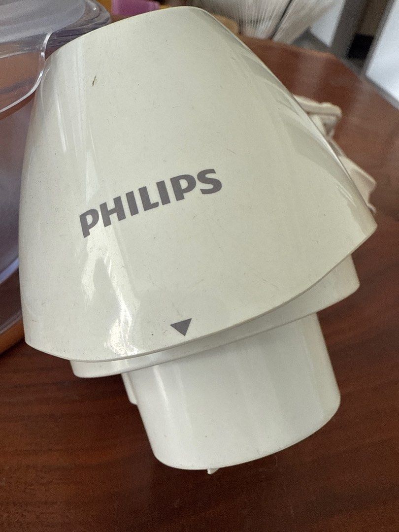 Philips Food Processor (Category: Juicers, Blenders & Grinders) located in Singapore. Submitted by bryan_80 (Listing ID 1405760310, Image 4). Description: - Philips food processor (Non halal) - Includes: Main unit, bowl, blade, and power cord - Perfect for chopping vegetables and fruits - Easy to clean and use.