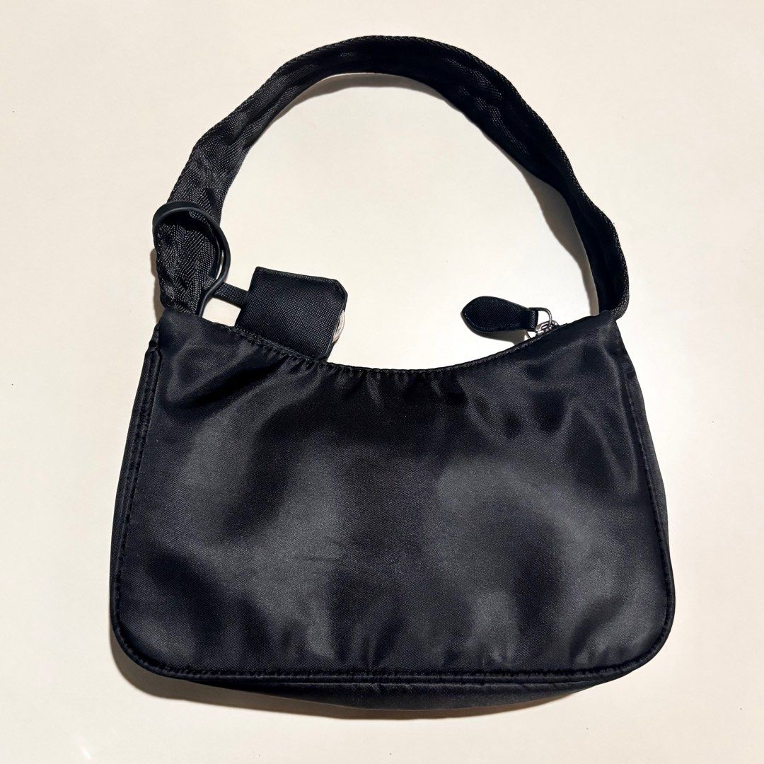 Prada Black Nylon Hobo Bag (Category: Luxury Bags & Wallets) located in Bulacan. Submitted by onlyseanli (Listing ID 1405788405, Image 2). Description: Prada Black Nylon Hobo Bag (NOT Authentic ‼️) 𓋰 good quality hongkong made 𓋰 faded logo on hangtag 𓋰 no other issue/flaws, in good condition 💵: GCash/BPI 🚚: J&T (shipping fee care of buyer).