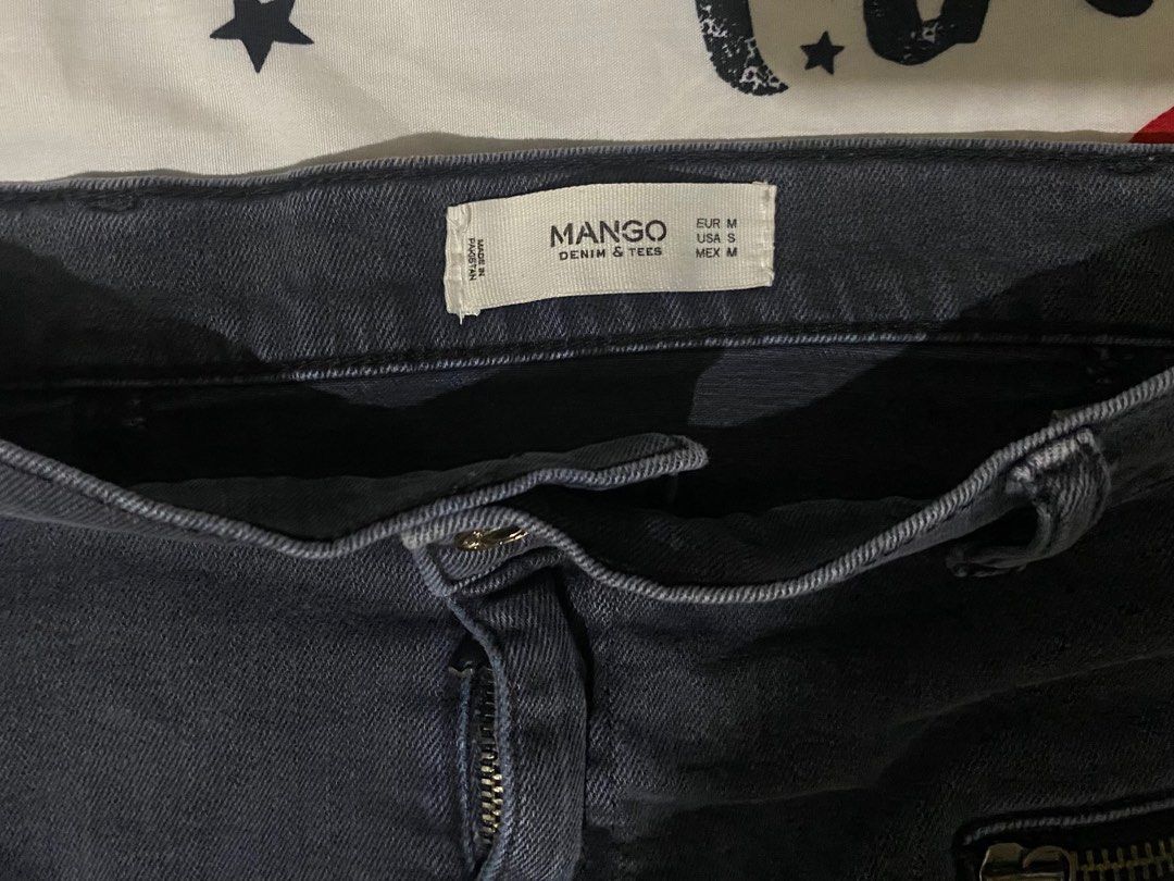 PrelovedMango Denim Skirt with Zippers (Category: Skirts) located in Kidapawan. Submitted by thriftfi.t (Listing ID 1405847844, Image 3). Description: - Mango denim skirt - Features zipper details - Dark blue color - Size M - Button closure - Versatile style MoP: Instapay QR code (to be send by the seller) No COD No cancellations or bogus buyers.