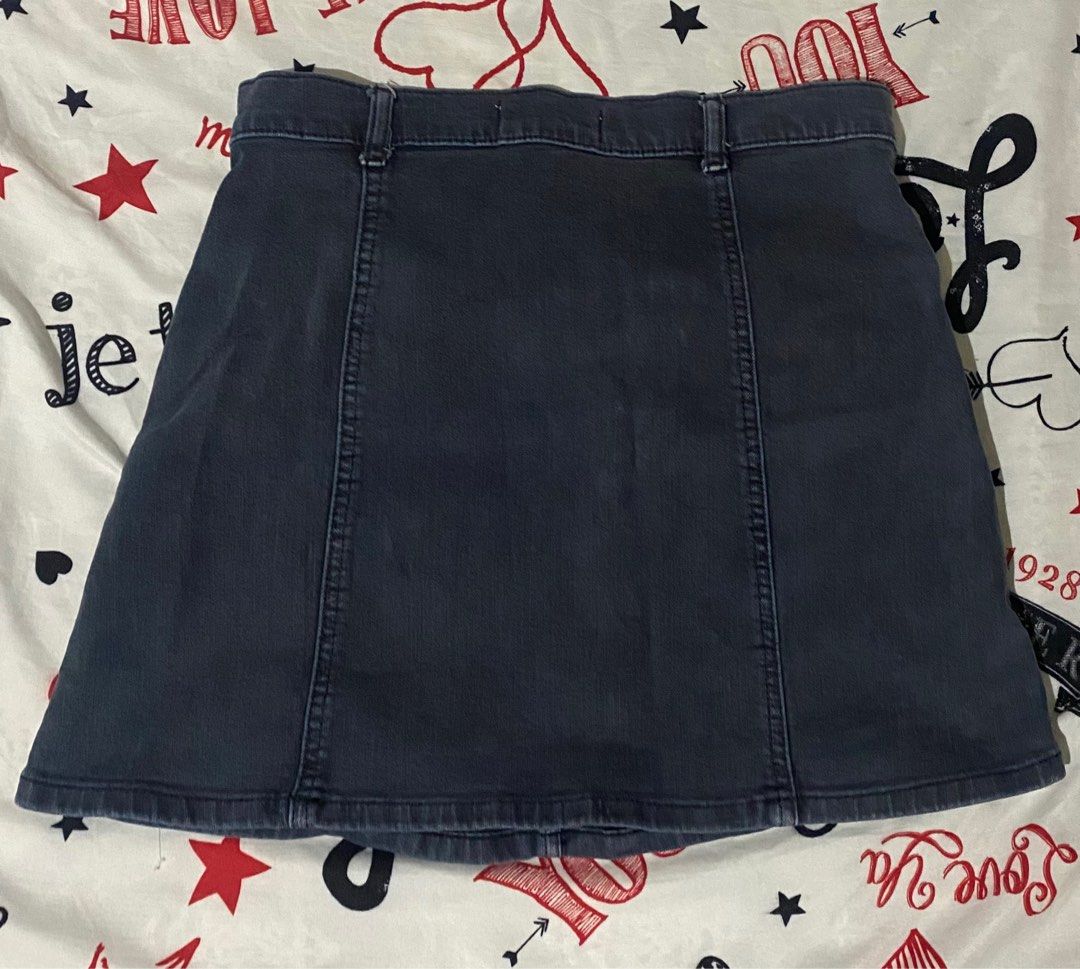 PrelovedMango Denim Skirt with Zippers (Category: Skirts) located in Kidapawan. Submitted by thriftfi.t (Listing ID 1405847844, Image 2). Description: - Mango denim skirt - Features zipper details - Dark blue color - Size M - Button closure - Versatile style MoP: Instapay QR code (to be send by the seller) No COD No cancellations or bogus buyers.