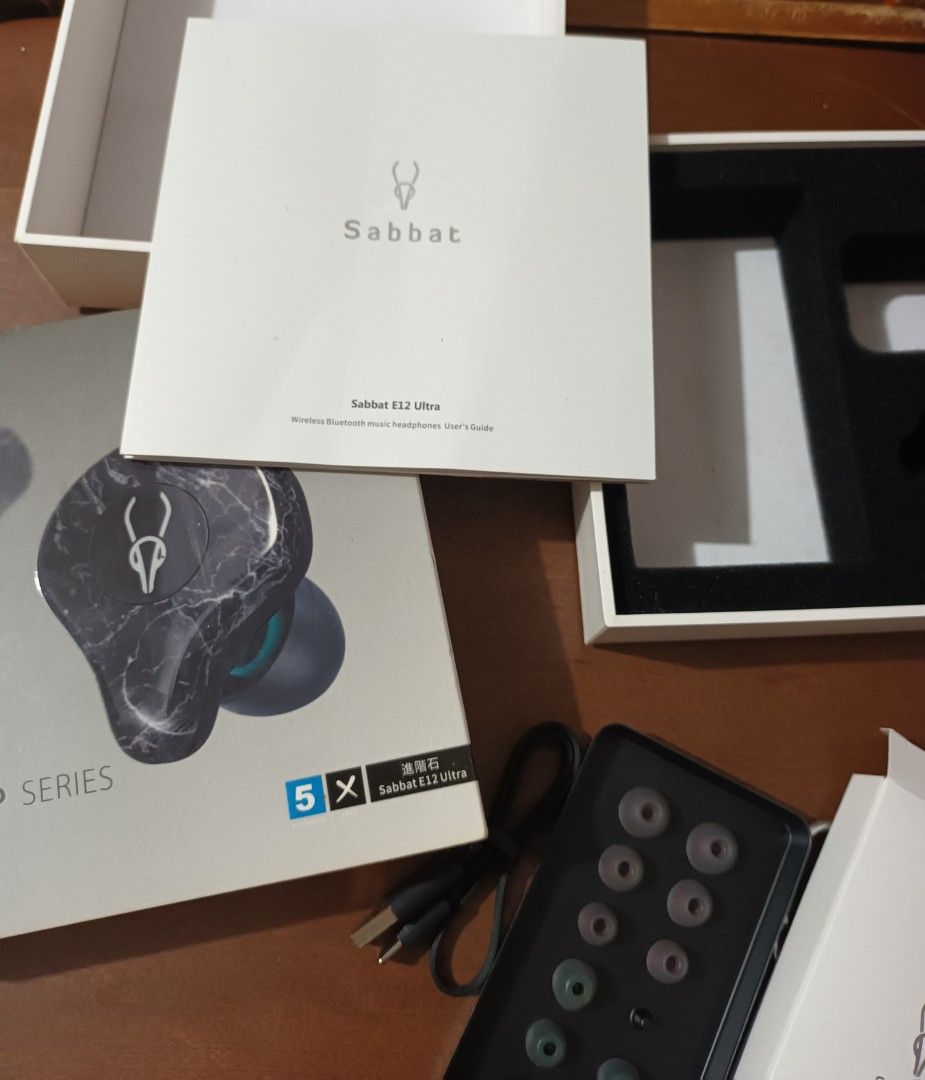Sabbat Earphone Box & Manual Accessories Eartips Charging Cable (Category: Earphones) located in Pasig City. Submitted by kingmarc25 (Listing ID 1405725670, Image 2). Description: - Sabbat E12 Ultra Earphones Eartips - Marble P Series Design - Includes: Box, Manual, Eartips, Charging Cable, Carabiner The spare eartips were never used. Sabbat earphone box is crisp..