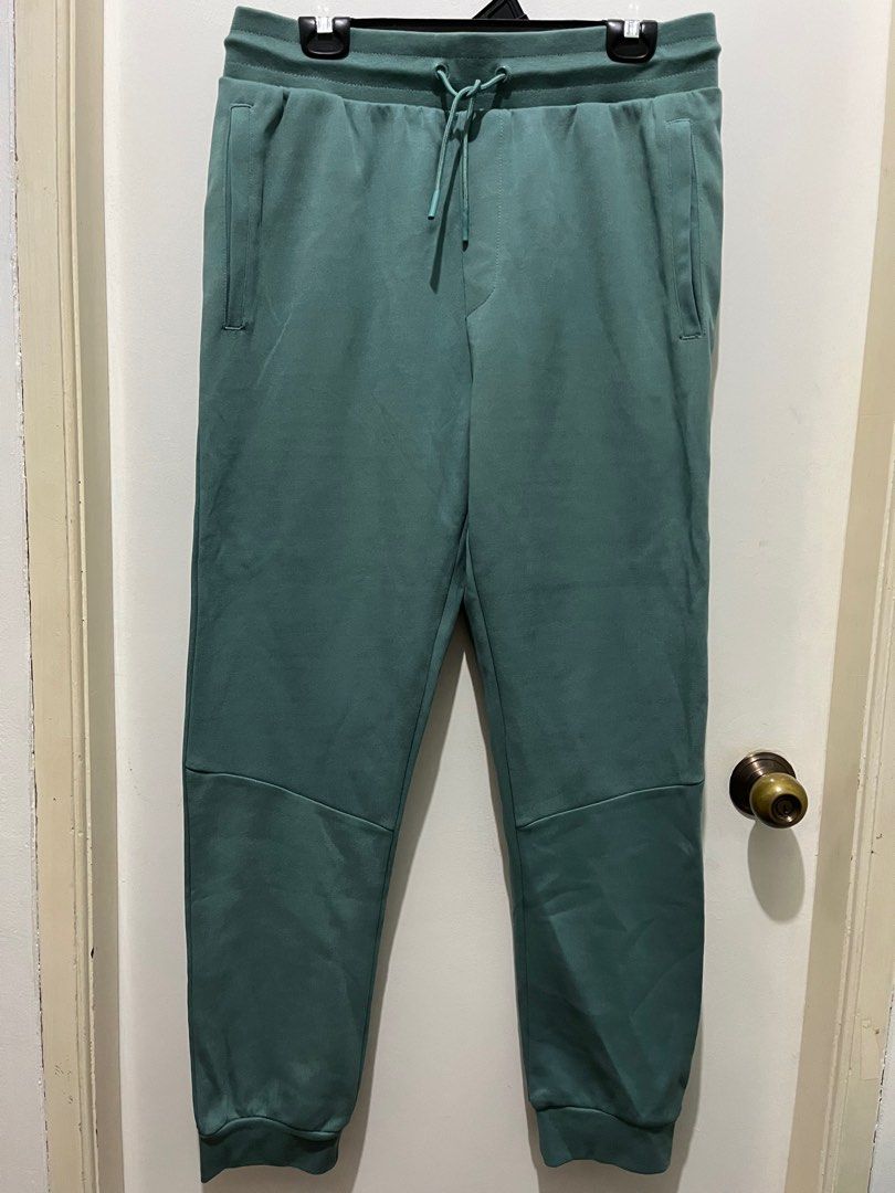 Scuba Joggers XL Pine Green (Category: Joggers) located in Antipolo. Submitted by gettinghooked (Listing ID 1405739527, Image 1). Description: - Pine green XL joggers - Made from super comfy scuba fabric - Drawstring waist - Pockets included - Extra soft, anti-wrinkle, and breathable.