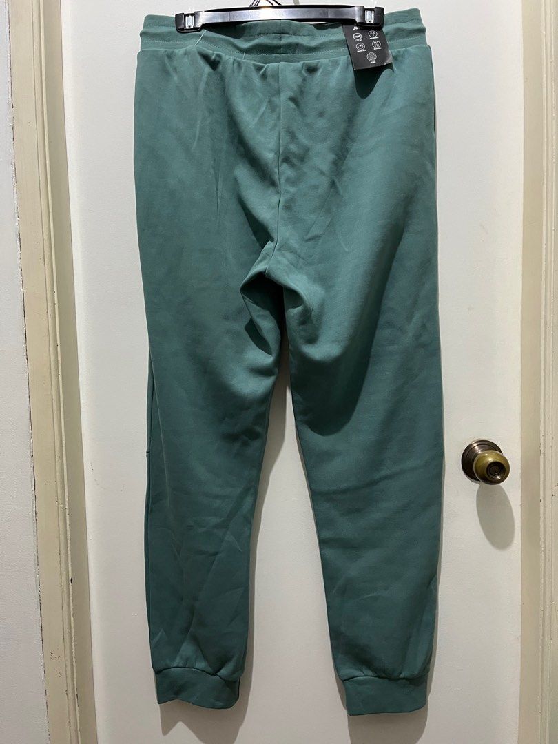 Scuba Joggers XL Pine Green (Category: Joggers) located in Antipolo. Submitted by gettinghooked (Listing ID 1405739527, Image 3). Description: - Pine green XL joggers - Made from super comfy scuba fabric - Drawstring waist - Pockets included - Extra soft, anti-wrinkle, and breathable.