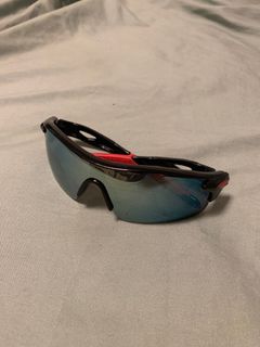 (Category: ) located in . Submitted by arie_wardrobe (Listing ID 1405827963, Image 1). Description: .