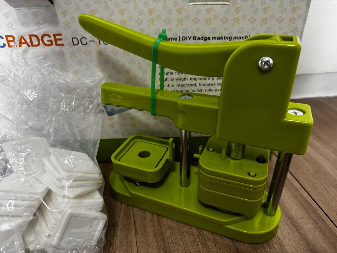 Square Button Pin Press Machine (Category: Craft Supplies & Tools) located in Manila. Submitted by magnifiqueshoppe (Listing ID 1405739323, Image 2). Description: ‼️FOR SALE‼️ SQUARE BUTTON PIN MAKER - with 50 (more or less) pins, magnets RFS: Hindi masyado nagamit 📍 Las Pinas.