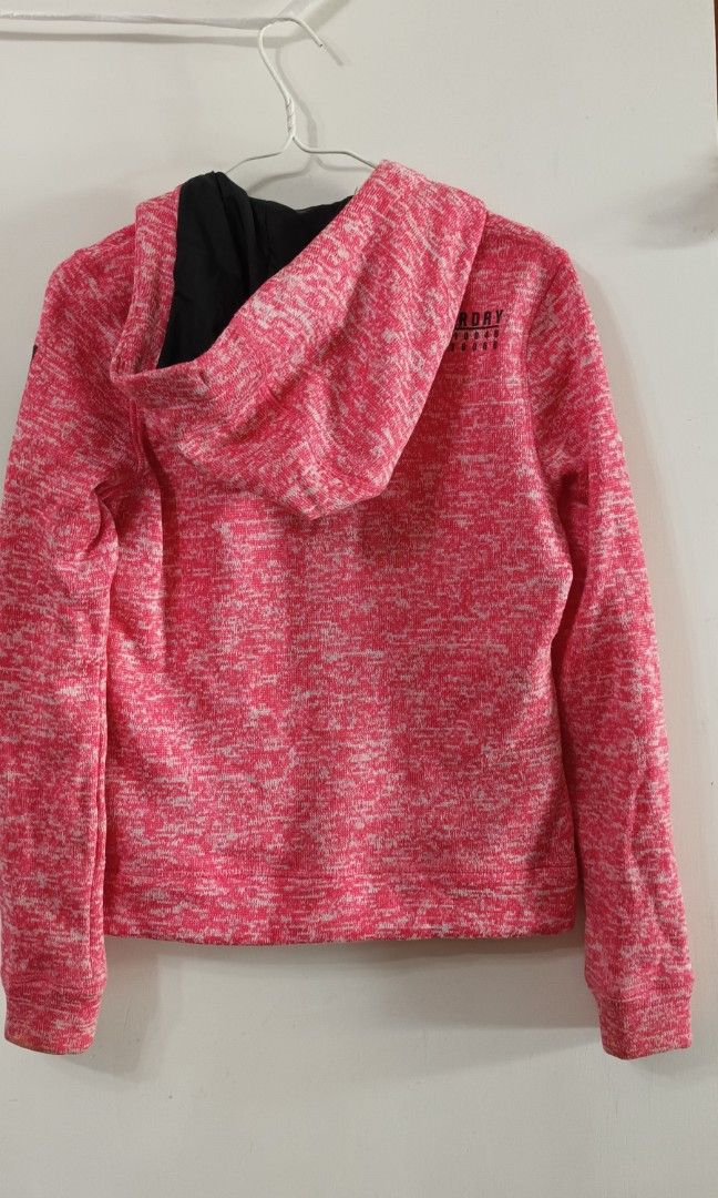 Superdry Jacket （分類：外套及戶外衣服）位於 Hong Kong。 由 ne3812 提交（商品編號 1405723970，圖片 2）。簡介： 新淨連帽。
