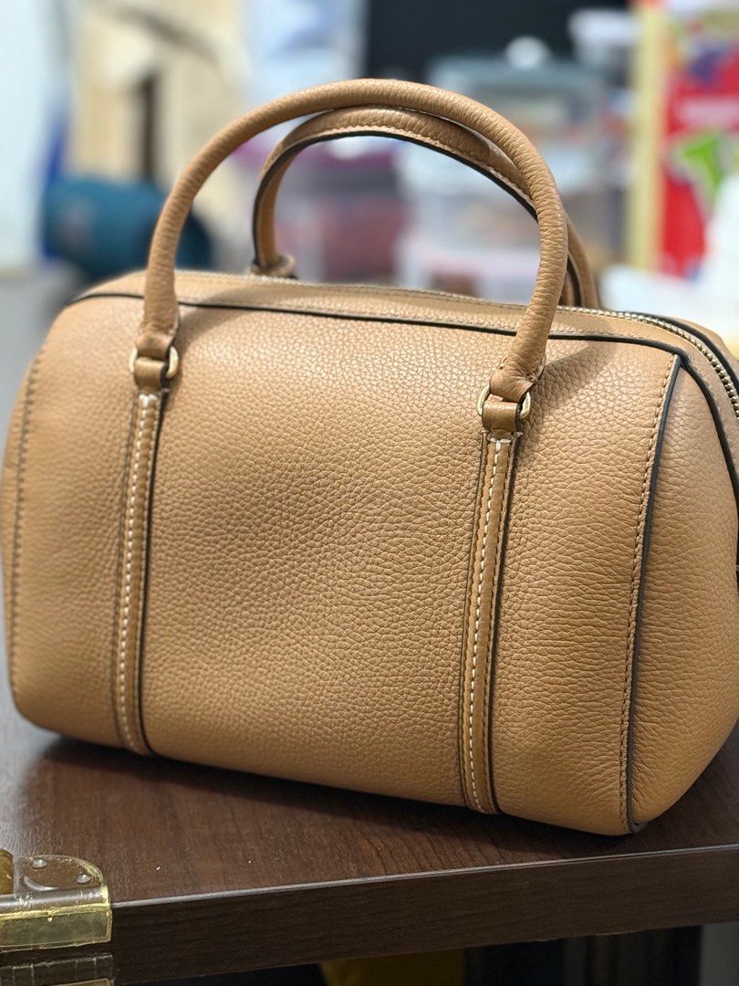 T o r y Thea satchel small (Category: Luxury Bags & Wallets) located in Naguilian. Submitted by mariveld (Listing ID 1405762301, Image 3). Description: .