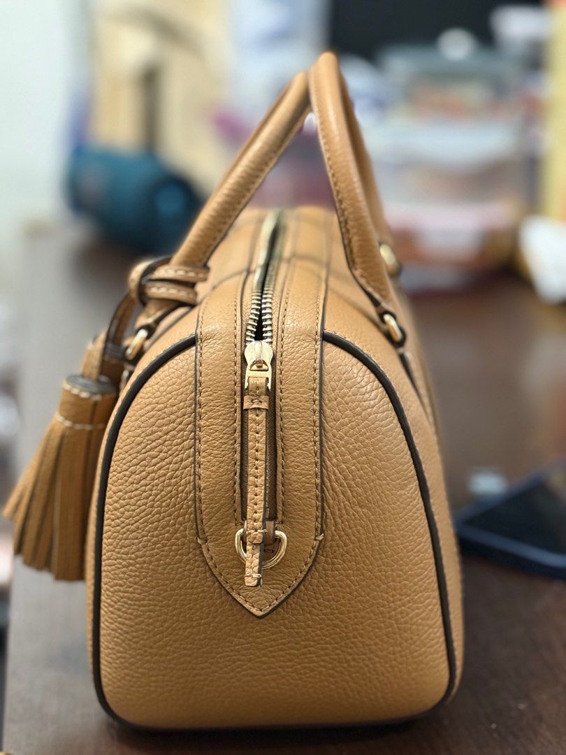 T o r y Thea satchel small (Category: Luxury Bags & Wallets) located in Naguilian. Submitted by mariveld (Listing ID 1405762301, Image 2). Description: .