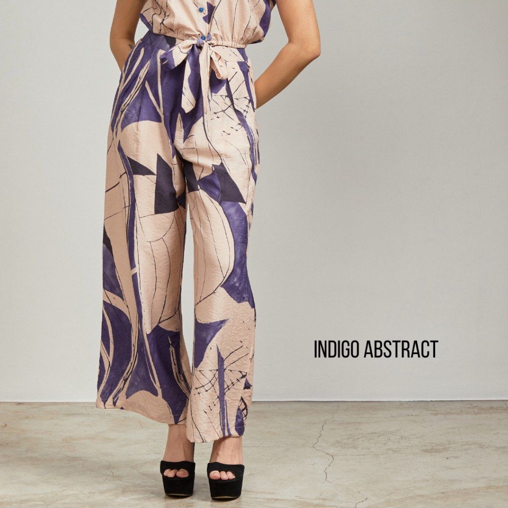 Tayo Studio Raya Printed Wide Leg Pants with Pockets (Category: Other Bottoms) located in Taguig. Submitted by kimynie (Listing ID 1405822979, Image 1). Description: - retails at P1,499 - Size 2 (M-L) - like new - used twice only - Stylish wide-leg pants - Unique print design - High-waisted with tie detail - Very comfy - Relaxed fit - Color scheme: beige with black and indigo accents - Suitable for various occasions.