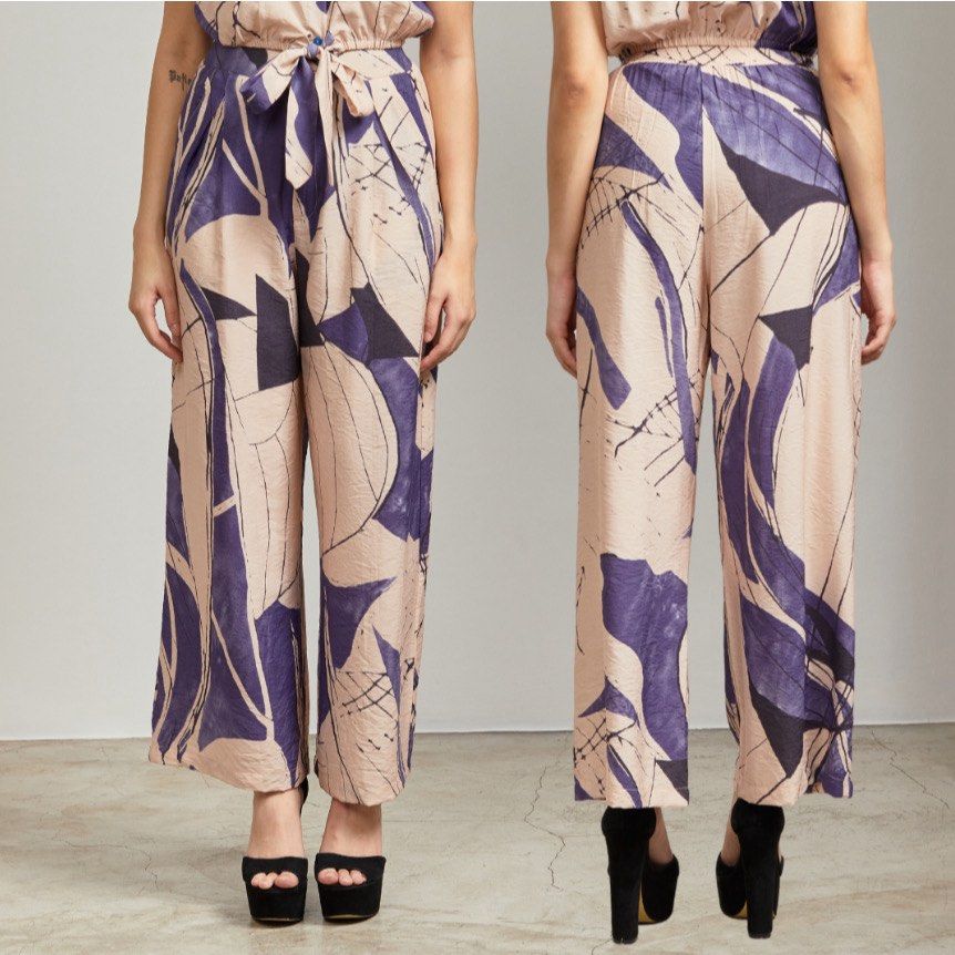 Tayo Studio Raya Printed Wide Leg Pants with Pockets (Category: Other Bottoms) located in Taguig. Submitted by kimynie (Listing ID 1405822979, Image 2). Description: - retails at P1,499 - Size 2 (M-L) - like new - used twice only - Stylish wide-leg pants - Unique print design - High-waisted with tie detail - Very comfy - Relaxed fit - Color scheme: beige with black and indigo accents - Suitable for various occasions.