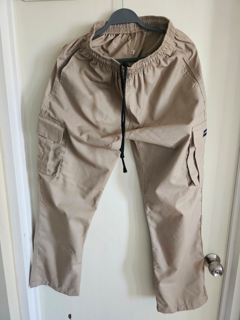 Underdawg Cargo Pants (Category: Joggers) located in Pasay City. Submitted by brucewee (Listing ID 1405729865, Image 1). Description: Used only this Nov2025 during our HK trip for just 2x days. Never used since - Khaki cargo pants - Multiple pockets - Elastic waistband with drawstring - Brand tag visible - Durable fabric - Classic cargo style - Modern fit.