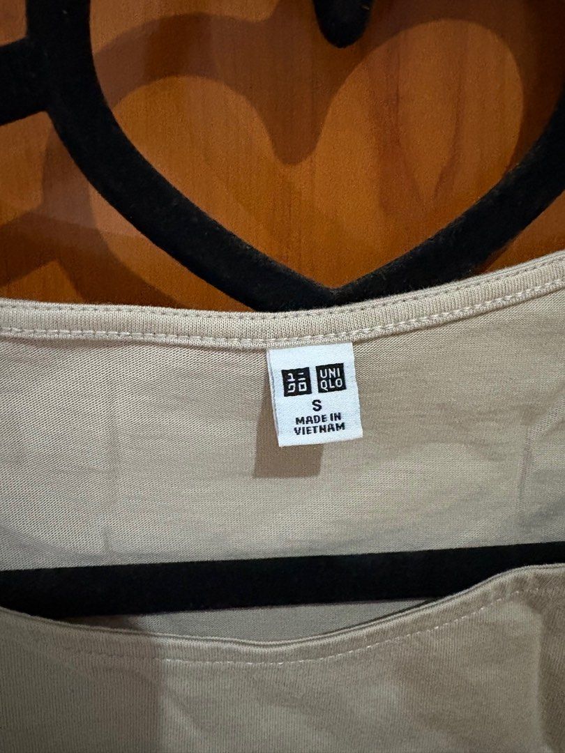 Uniqlo crop 3/4 blouse (Category: Blouses) located in Subic. Submitted by lenhub (Listing ID 1405848353, Image 2). Description: Like new condition.