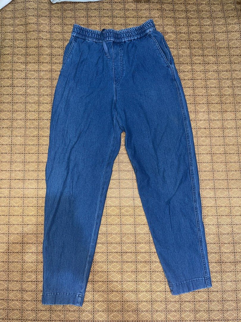 Uniqlo Cotton Denim Pants - SMALL (Category: Jeans) located in Magalang. Submitted by bdclutter (Listing ID 1405825901, Image 1). Description: - Uniqlo Denim Pants - Size: S (Waist: 60-66cm) - Features: Elastic waistband with drawstring 📍Pampanga RFS: decluttering.