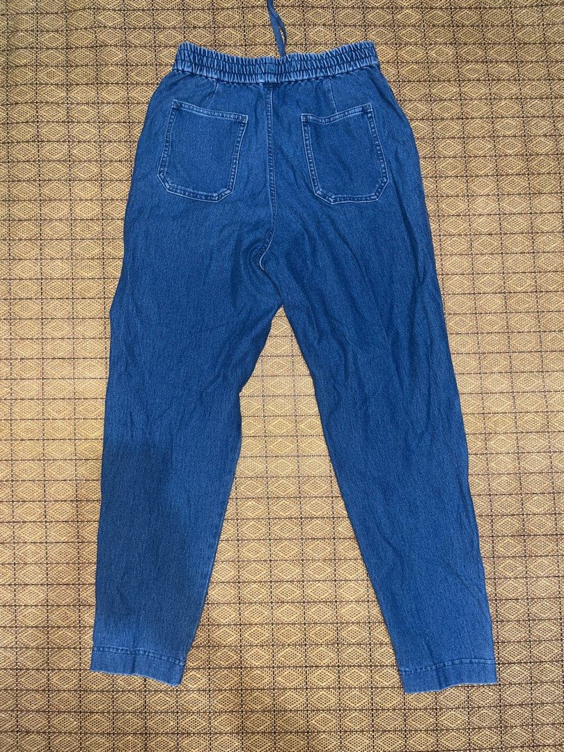 Uniqlo Cotton Denim Pants - SMALL (Category: Jeans) located in Magalang. Submitted by bdclutter (Listing ID 1405825901, Image 2). Description: - Uniqlo Denim Pants - Size: S (Waist: 60-66cm) - Features: Elastic waistband with drawstring 📍Pampanga RFS: decluttering.