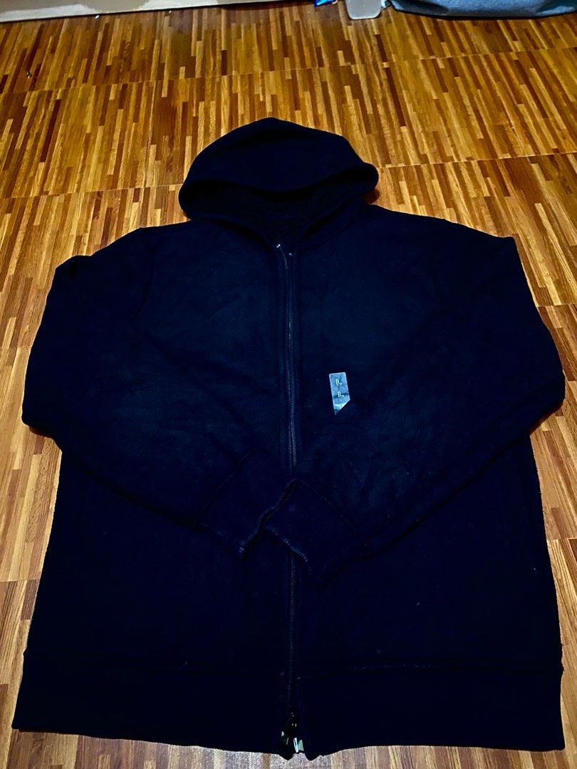 Uniqlo Reversible Fleece Cotton Jacket (Category: Coats, Jackets and Outerwear) located in Manila. Submitted by rochsanflo (Listing ID 1405715542, Image 3). Description: Large on Tag / Soft and light weight.