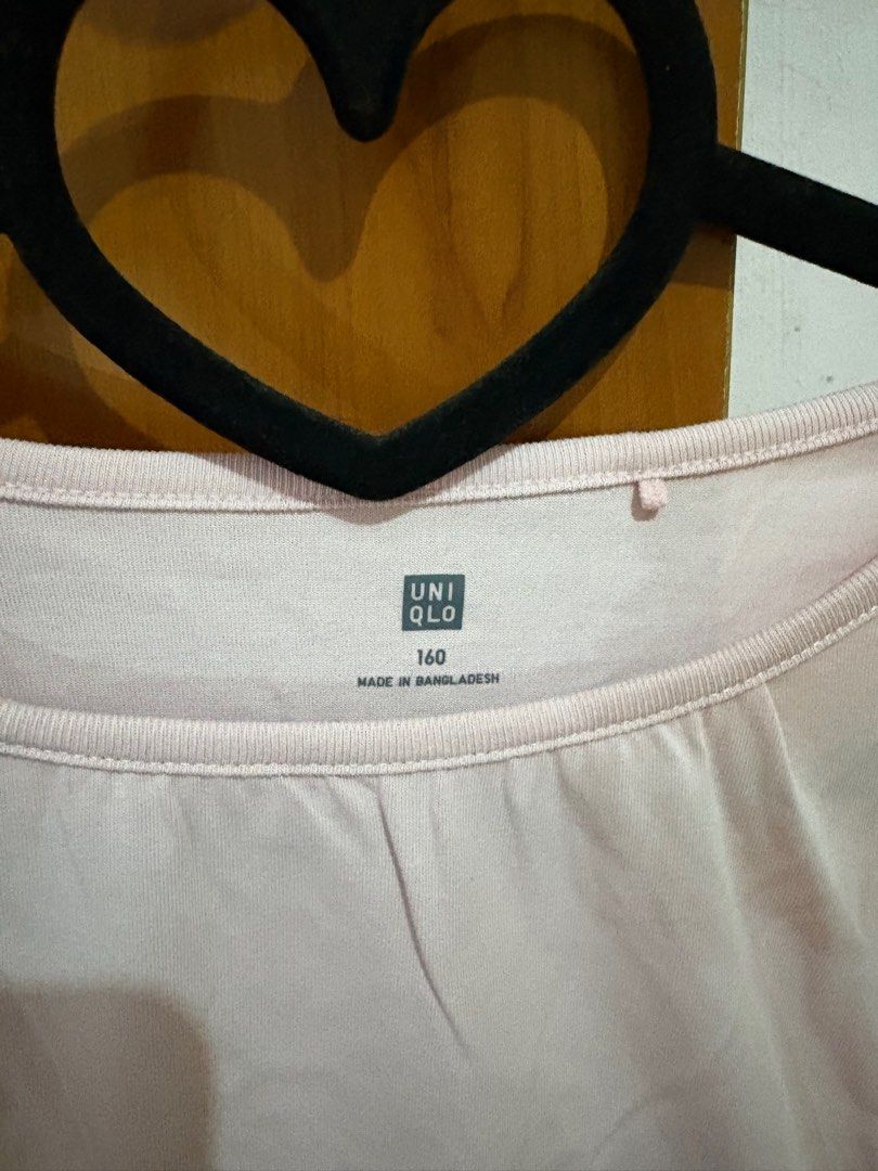 Uniqlo top (Category: Blouses) located in Subic. Submitted by lenhub (Listing ID 1405848483, Image 2). Description: Like new condition 💯.