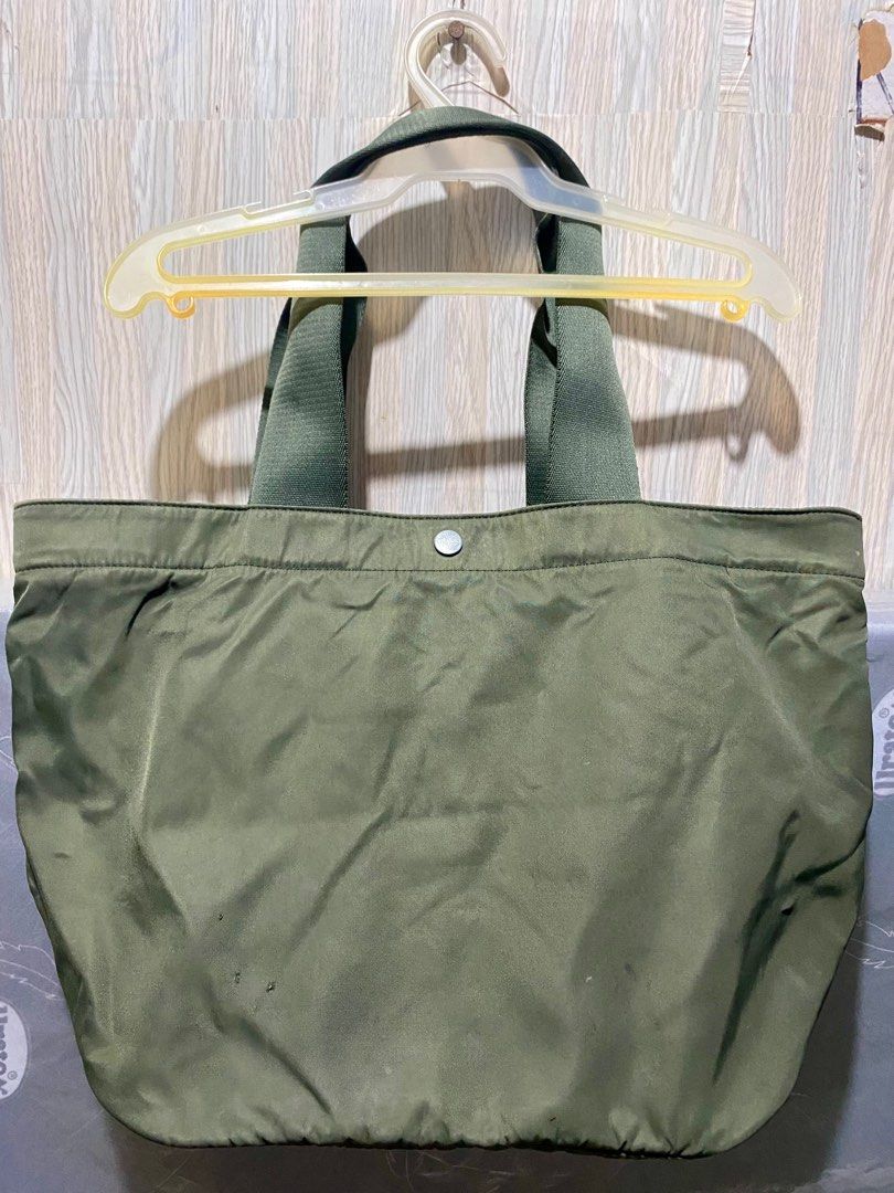 Uniqlo Tote Bag (Category: Tote Bags) located in Manila. Submitted by badeth11 (Listing ID 1405753247, Image 1). Description: Decluttering! 💯 Original Uniqlo tote bag (mint green) Used it for office bag. Has minow flows Need lang po labhan, since naka stock na lang..