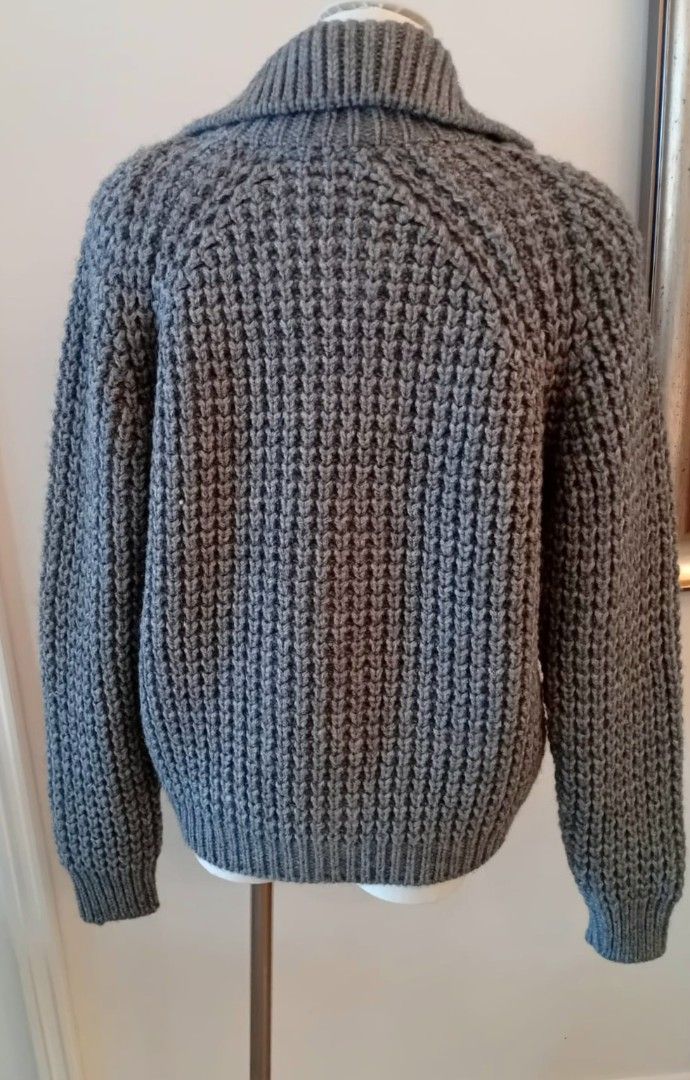 VANESSA BRUNO brand-new ATHÉ Gray Knit Cardigan (M) （分類：外套及戶外衣服）位於 Hong Kong。 由 jrtlover 提交（商品編號 1403115835，圖片 8）。簡介： VANESSA BRUNO brand-new ATHÉ Gray Knit Cardigan (M) - From Rue Madame - Features a unique textured knit design, super stylish - Double-breasted front with black buttons, turtleneck design - Two front pockets - Made of a blend of acrylic, alpaca, and wool - Size M - Brand-new。