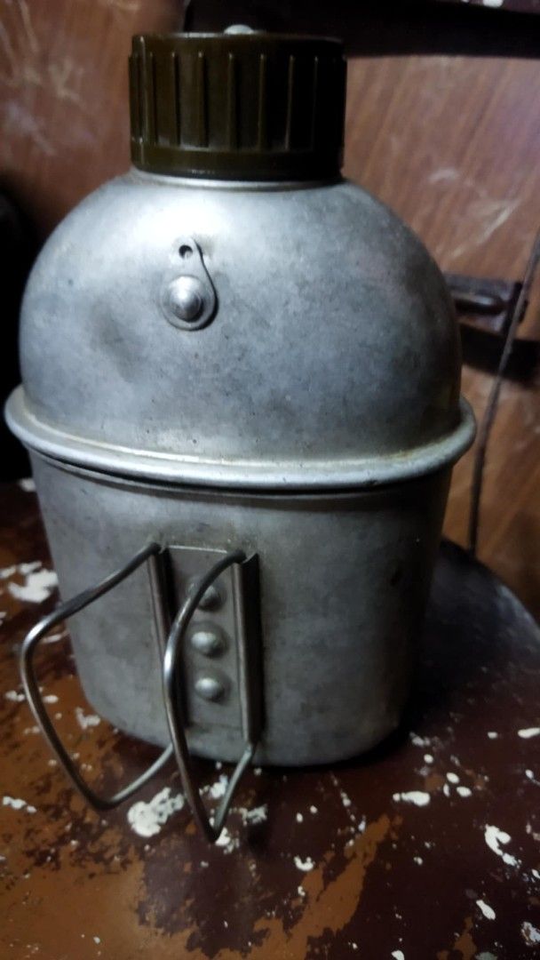 Vintage Military Canteen (Category: Water Bottles & Tumblers) located in Manila. Submitted by balaiheritage.ph (Listing ID 1405728758, Image 2). Description: - Vintage military canteen - Metal body - Screw-on cap - Includes a handle for carrying - Durable construction - Perfect for outdoor activities - Classic military gear.