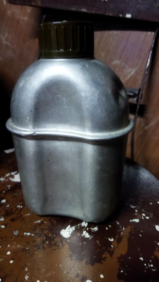 Vintage Military Canteen (Category: Water Bottles & Tumblers) located in Manila. Submitted by balaiheritage.ph (Listing ID 1405728758, Image 1). Description: - Vintage military canteen - Metal body - Screw-on cap - Includes a handle for carrying - Durable construction - Perfect for outdoor activities - Classic military gear.