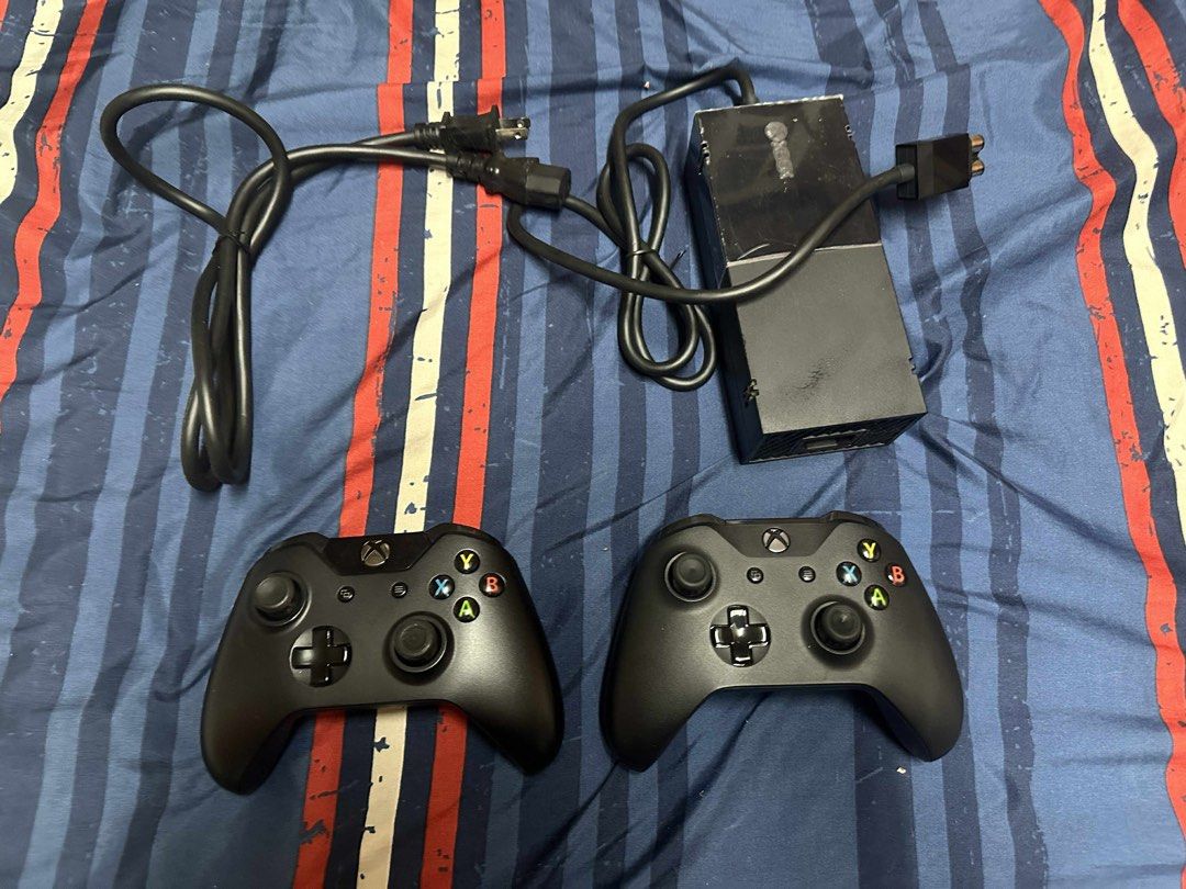 Xbox One with Games Bundle (Category: Xbox) located in Mandaluyong City. Submitted by rapmonster8888 (Listing ID 1405802899, Image 3). Description: XBOX One with Games Bundle Included: - 500 GB Xbox One Console - 2 Controllers - Kinect Sensor 13 Games: see images below - Call of Duty Ghosts - Call of Duty Advanced Warfare - Call of Duty Modern Warfare 2019 - Call of Duty Black Ops Cold War - Call of Duty Modern Warfare III - Grand Theft Auto 5 - 