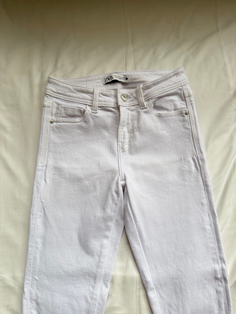 Zara White Denim Jeans (XS) (Category: Jeans) located in Manila. Submitted by boxesbybelle (Listing ID 1405791367, Image 1). Description: Zara White Denim Jeans (XS) 🫧 never worn only washed 🫧 have too many pants!.