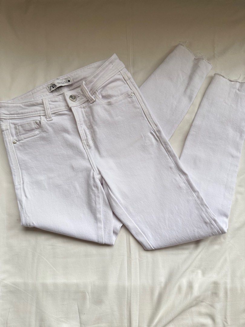 Zara White Denim Jeans (XS) (Category: Jeans) located in Manila. Submitted by boxesbybelle (Listing ID 1405791367, Image 2). Description: Zara White Denim Jeans (XS) 🫧 never worn only washed 🫧 have too many pants!.