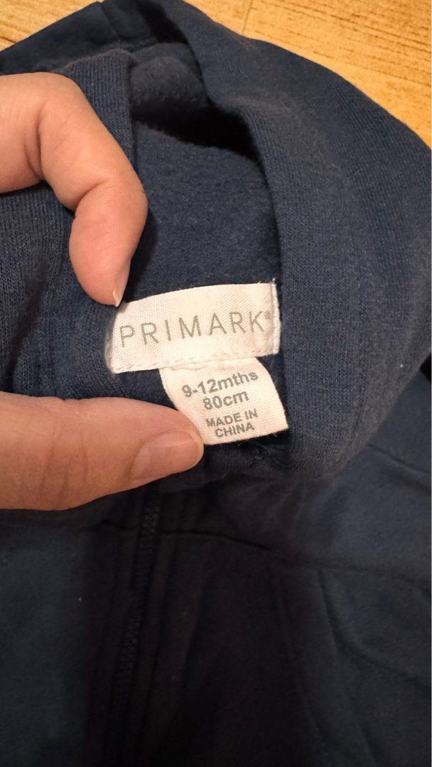 [9-12m] Primark Navy Blue Hoodie (Category: Babies & Kids Fashion) located in Cabuyao City. Submitted by mamamara19 (Listing ID 1406046034, Image 3). Description: - Navy blue hoodie from Primark - Full zipper closure - Features a hood - Two front pockets - Size: 9-12 months (80cm) - Made in China.