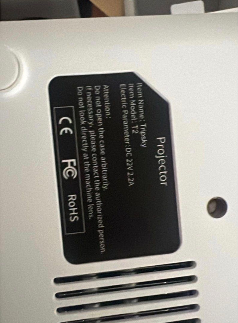 Android projector （分類：投影機）位於 Hong Kong。 由 harry007007 提交（商品編號 1405980827，圖片 2）。簡介： Brand new android projector Tst mtr pick up 。