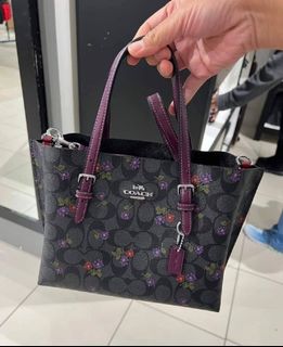(Category: ) located in . Submitted by Authentic_Branded_Bags (Listing ID 1406015765, Image 1). Description: .