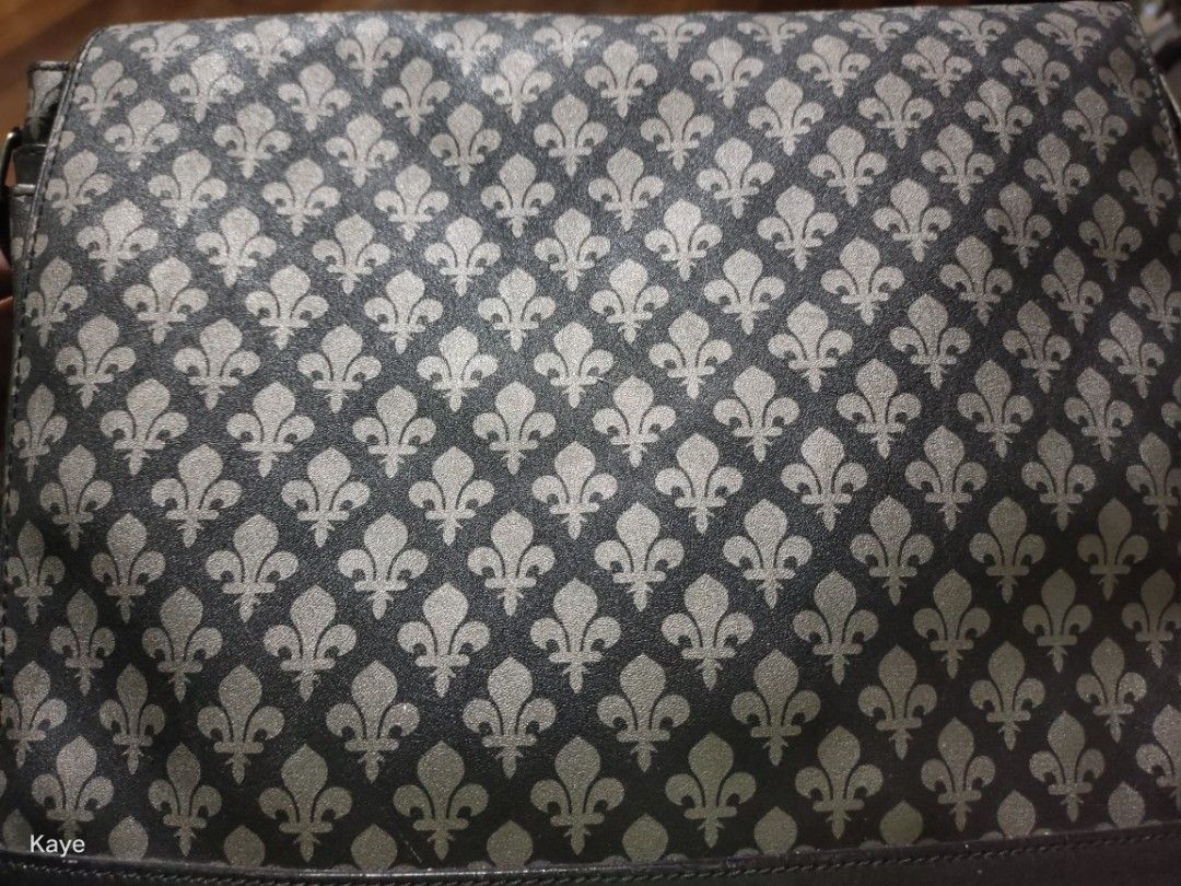 Bag#2 Patrick Cox (Category: Luxury Bags & Wallets) located in Manila. Submitted by garibochi (Listing ID 1406064944, Image 1). Description: .