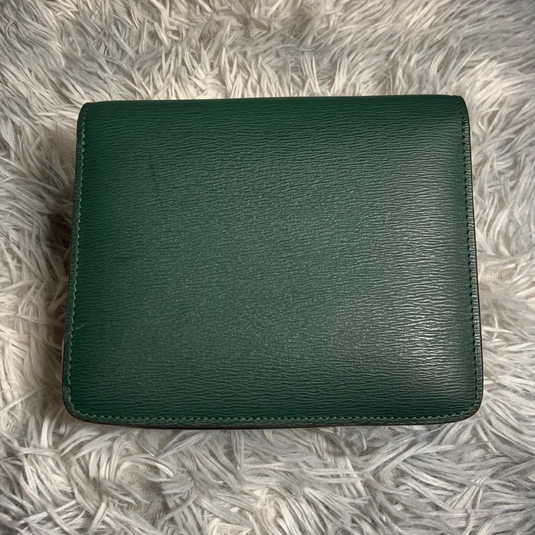 Celine - Classic Box Flap Bag (Category: Luxury Bags & Wallets) located in Dagupan City. Submitted by .archivefashion (Listing ID 1406075280, Image 3). Description: Condition: 9/10 Flaws: Minimal sign of usage only.