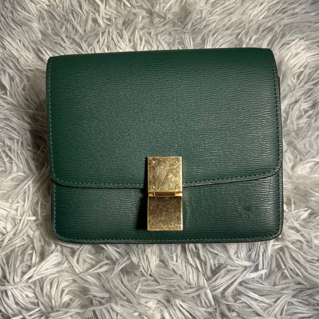 Celine - Classic Box Flap Bag (Category: Luxury Bags & Wallets) located in Dagupan City. Submitted by .archivefashion (Listing ID 1406075280, Image 2). Description: Condition: 9/10 Flaws: Minimal sign of usage only.