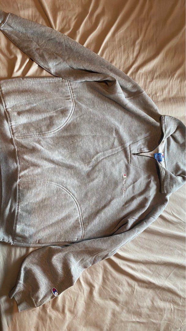 Champion Quarter Zip Sweatshirt XL (Category: Coats, Jackets and Outerwear) located in Mandaluyong City. Submitted by choloooo (Listing ID 1405979924, Image 1). Description: - Champion quarter zip sweatshirt - Color: Grey - Size: XL - Features Champion logo on chest and sleeve - Two front pockets - Zipper closure - Made in China.