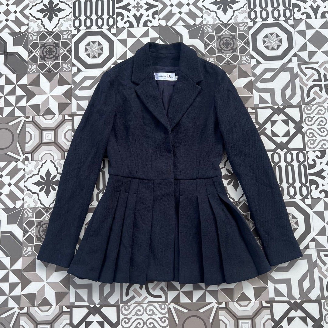 CHRISTIAN DIOR WOOL BLAZER AUTHENTIC (Category: Luxury Apparel) located in Santo Tomas. Submitted by denev17 (Listing ID 1405959448, Image 1). Description: SIZE 40 MEDIUM.