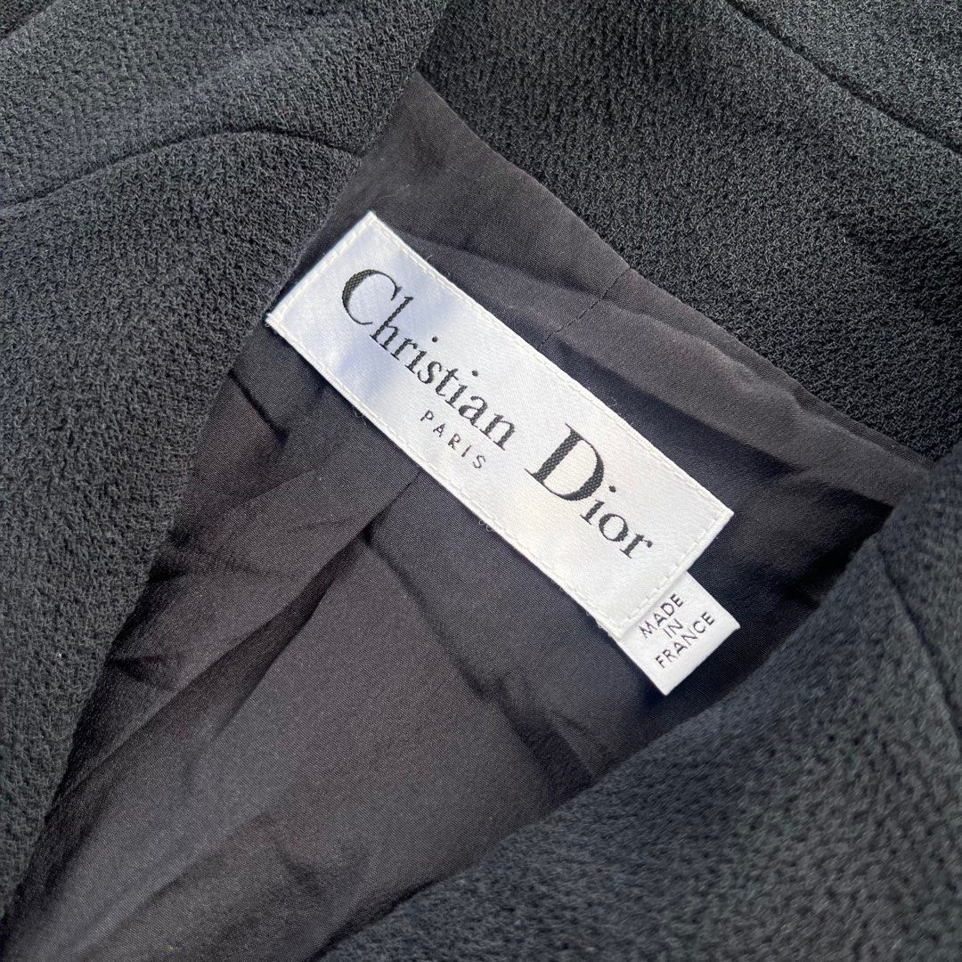 CHRISTIAN DIOR WOOL BLAZER AUTHENTIC (Category: Luxury Apparel) located in Santo Tomas. Submitted by denev17 (Listing ID 1405959448, Image 2). Description: SIZE 40 MEDIUM.
