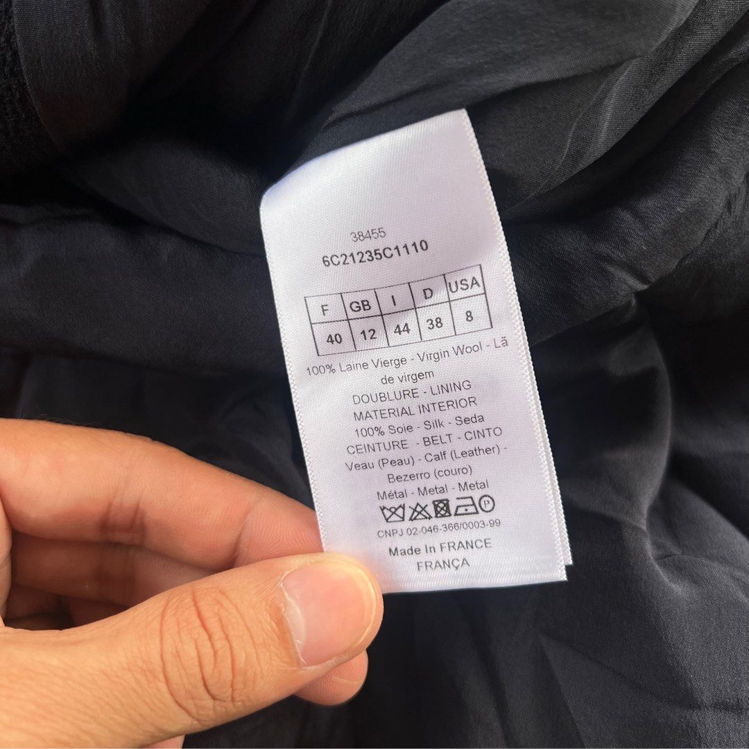 CHRISTIAN DIOR WOOL BLAZER AUTHENTIC (Category: Luxury Apparel) located in Santo Tomas. Submitted by denev17 (Listing ID 1405959448, Image 3). Description: SIZE 40 MEDIUM.