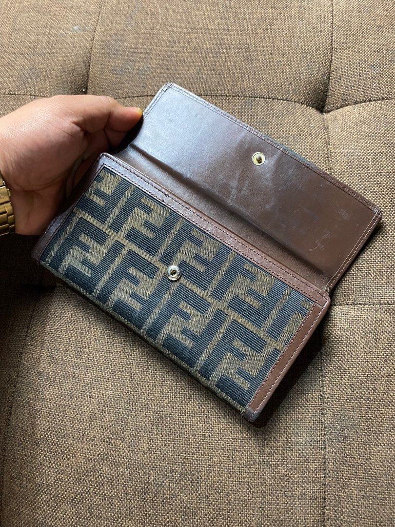 Fendi Zucca Long Bifold Wallet (Category: Luxury Bags & Wallets) located in Villaverde. Submitted by theluxurythrift.ph (Listing ID 1406024168, Image 3). Description: Wts Fendi Zucca Wallet Rank AB Issue: Minimal Rubs on Corners 2200 + Sf.