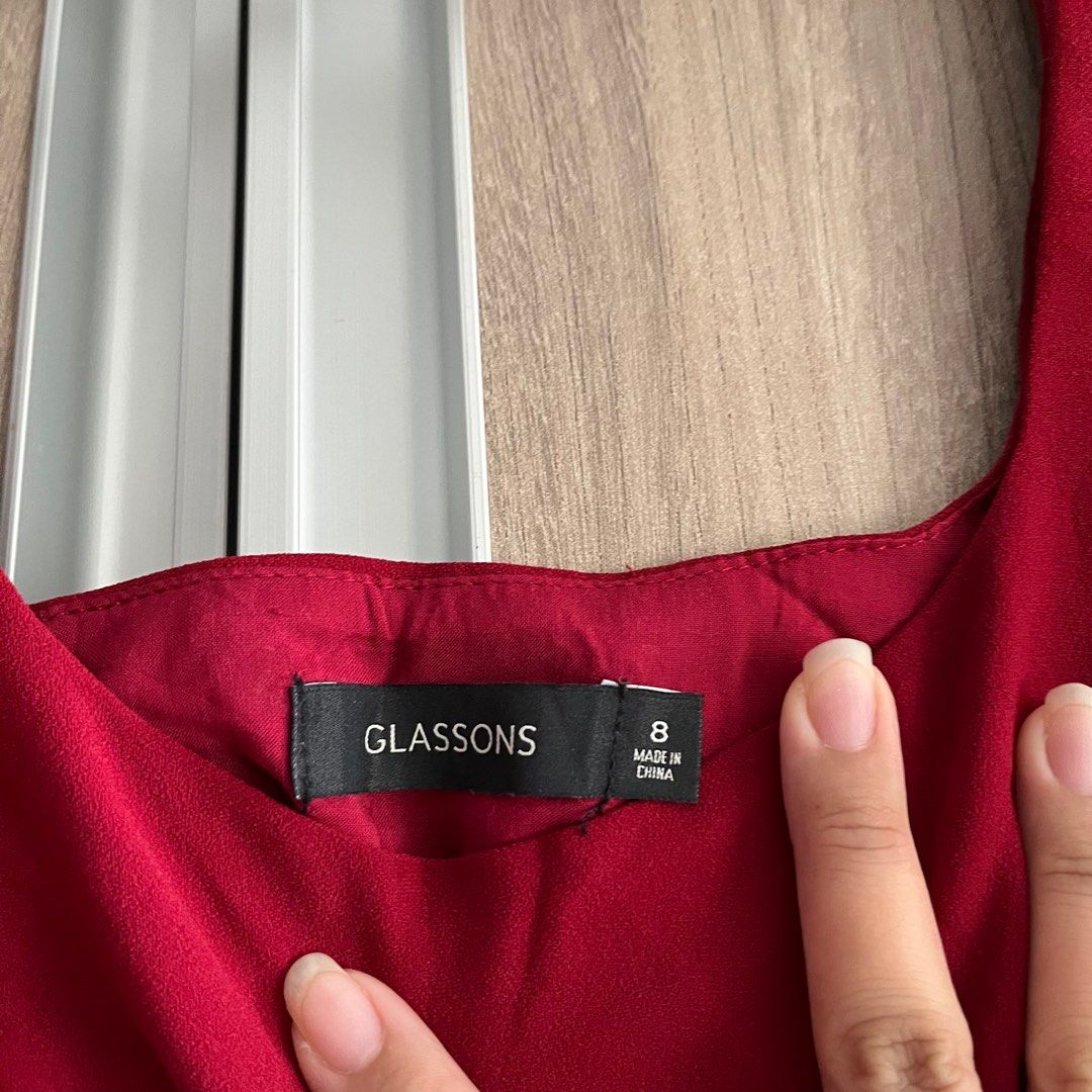Glassons Red Crop Top (Category: Others Tops) located in Makati City. Submitted by 4635archives (Listing ID 1405947228, Image 3). Description: - Glassons crop top, vibrant red color - No design or texture just needs iron/steaming - Fits M, Size 8 - Unique waist cut-out design - Side zipper closure.