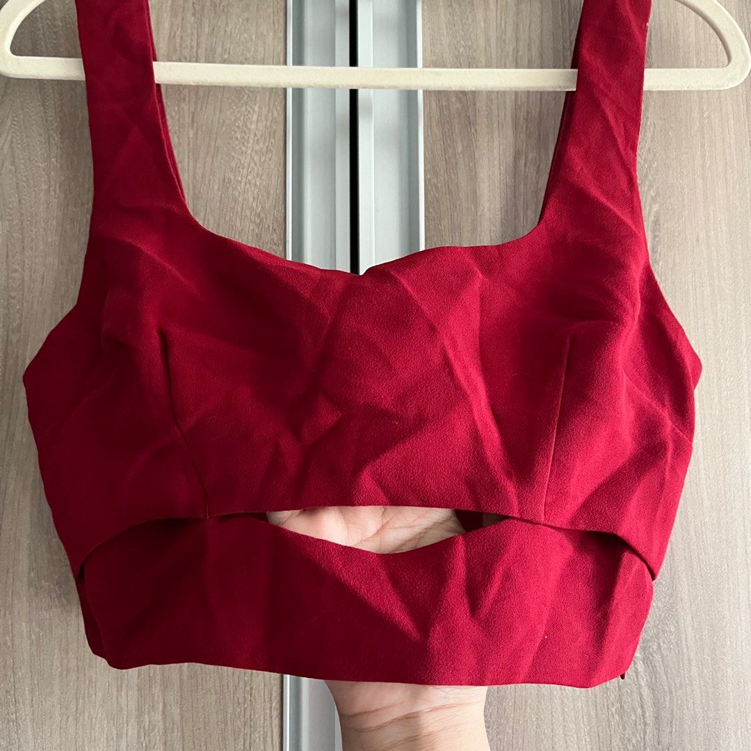 Glassons Red Crop Top (Category: Others Tops) located in Makati City. Submitted by 4635archives (Listing ID 1405947228, Image 2). Description: - Glassons crop top, vibrant red color - No design or texture just needs iron/steaming - Fits M, Size 8 - Unique waist cut-out design - Side zipper closure.