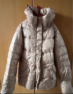 (Category: ) located in . Submitted by circleofwardrobe (Listing ID 1405911648, Image 1). Description: .