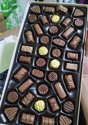 Happiness Assorted Chocolates 400G (Category: Other Food & Drinks) located in Imus. Submitted by foodhaveit24 (Listing ID 1406047475, Image 2). Description: .