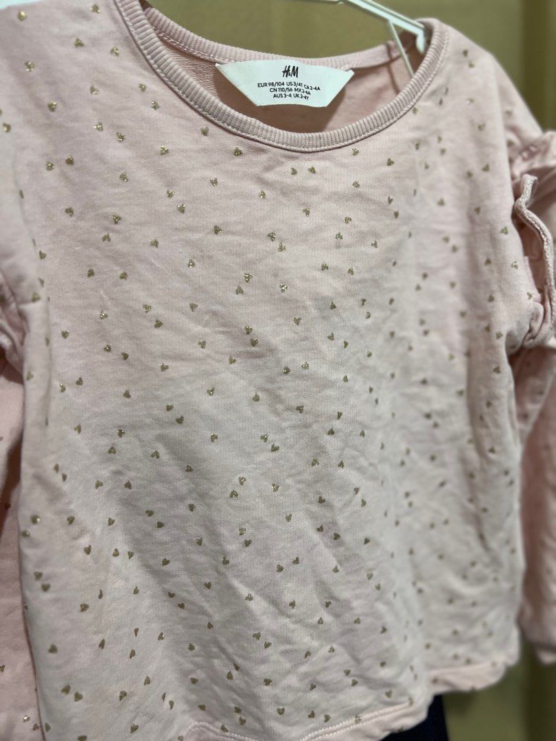H&M sweater and pants 4-5y (Category: Babies & Kids Fashion) located in Angeles City. Submitted by lovedbyava (Listing ID 1406040167, Image 2). Description: 7/10 condition .