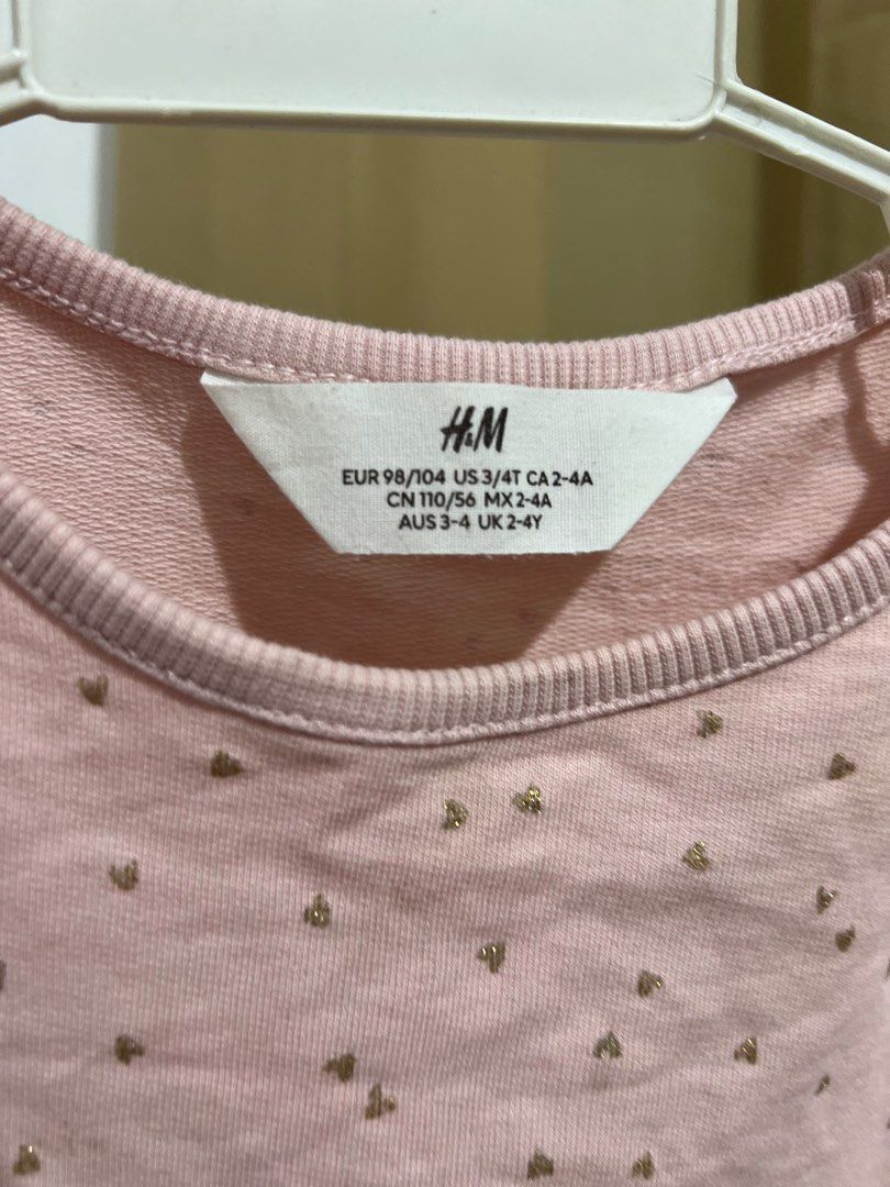 H&M sweater and pants 4-5y (Category: Babies & Kids Fashion) located in Angeles City. Submitted by lovedbyava (Listing ID 1406040167, Image 3). Description: 7/10 condition .
