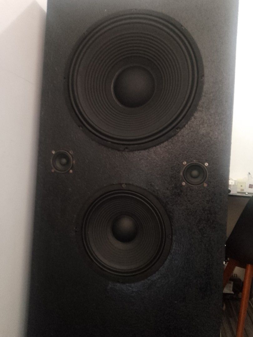 JBL Speaker (Category: Soundbars, Speakers & Amplifiers) located in Manila. Submitted by cj1808 (Listing ID 1406072321, Image 3). Description: JBL subwoofer with 3way system loc: north caloocan.