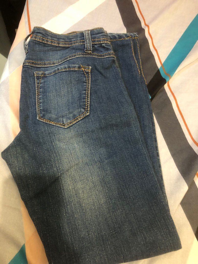 Jegging (Category: Jeans) located in Pasig City. Submitted by boundless93 (Listing ID 1406066718, Image 3). Description: - Brazil denim jeggings - Classic blue wash - Super stretch material - Button and zipper closure - Front and back pockets - Jeggings style - Perfect for everyday wear Medium on tag, fits 30-31 medida size.