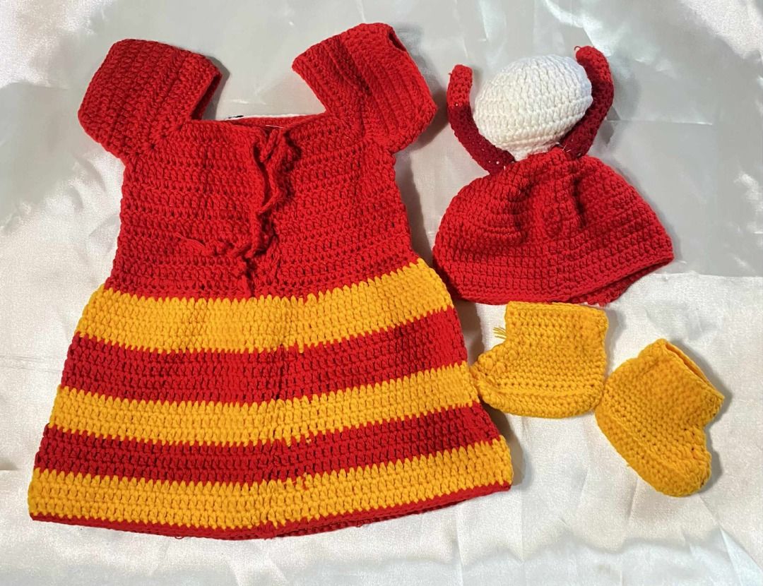 Jollibee Crochet Costume (Category: Babies & Kids Fashion) located in Caloocan City. Submitted by loreinnemndz (Listing ID 1405967763, Image 2). Description: Decluttering my baby girl’s preloved clothes 🩷 MOP: Gcash only willing to vc or legit check before payment ❌NO CANCELLATION ❌NO RESERVATION First to pay basis only!.